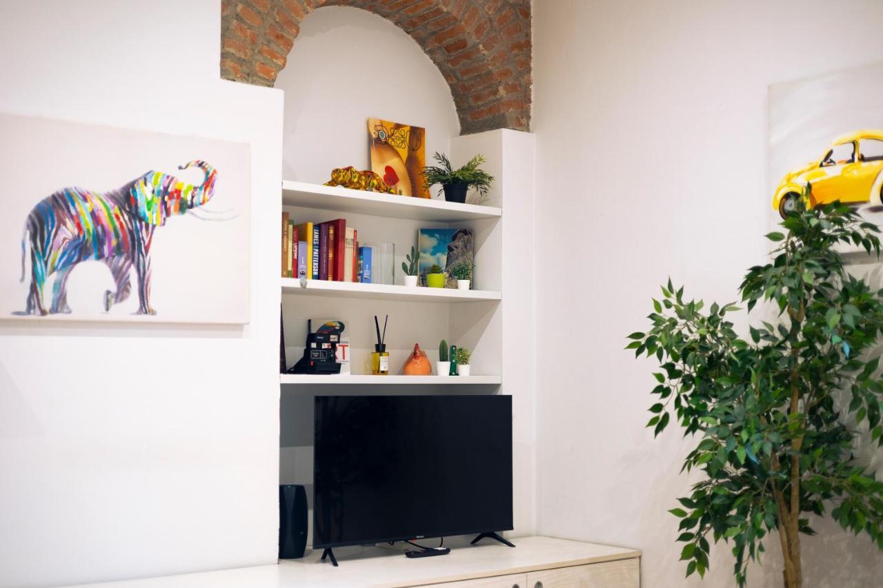 The Red Bricks Home - San Babila Area Milan Exterior photo